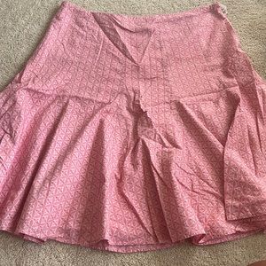 Pink skirt with geometric patterns